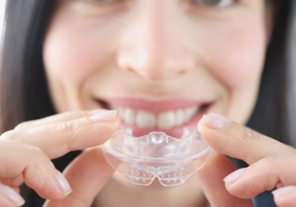 El Consejo General de Dentistas denuncia los riesgos de la venta directa al paciente de férulas para tratar el bruxismo
