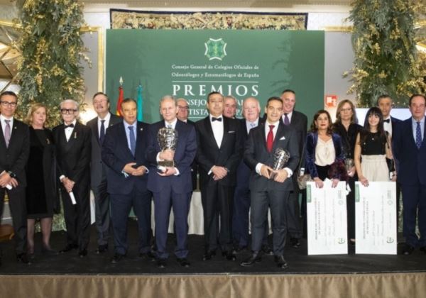 El Consejo General de Dentistas y la FDE entregan sus Premios anuales