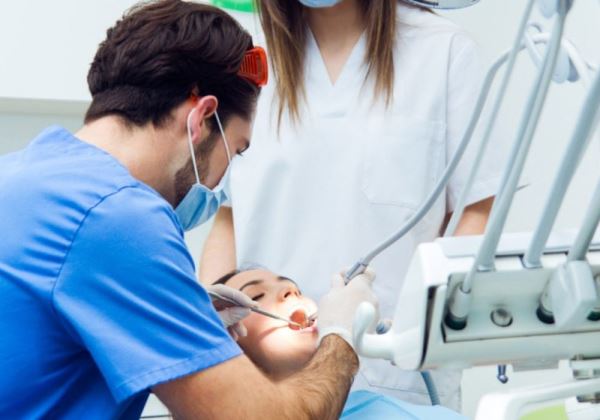 El dentista, un profesional imprescindible en cualquier tratamiento de salud bucodental