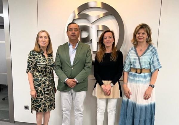 Óscar Castro comunica al PP los problemas que afectan a los dentistas en España