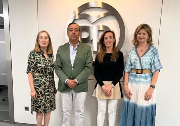 Óscar Castro communicates to the PP the problems that affect dentists in Spain