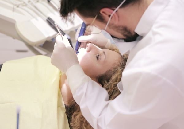 Dientes y prótesis en mal estado aumentan el riesgo de cáncer