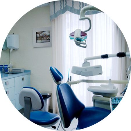 Professional dental practitioners with extensive experience in Torre del Mar